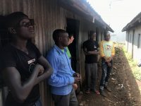 De tre pojkarna som bodde i det ena rummet